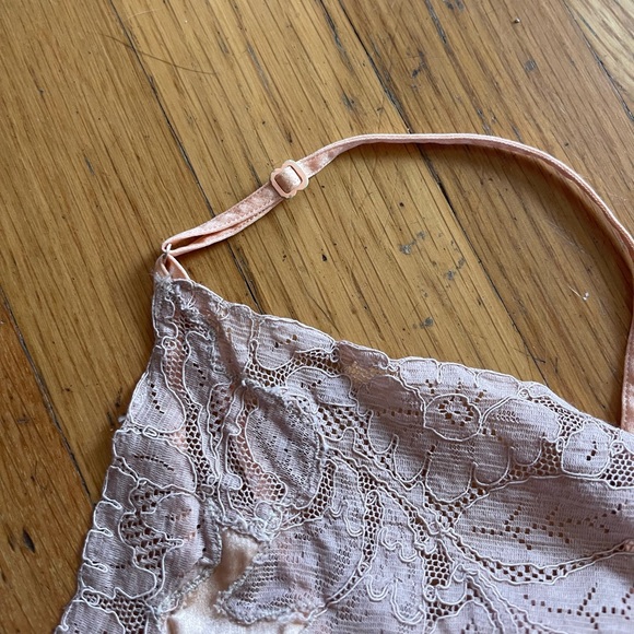 40s Vintage Peach Satin Slip - Picture 4 of 9